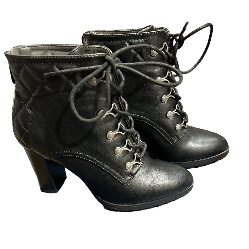 Adrienne vittadini lace up black quilted boots